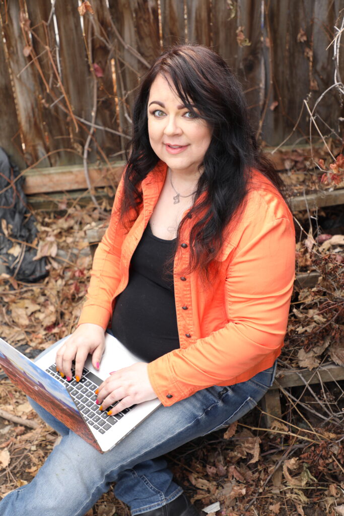 Canyon outside with her laptop